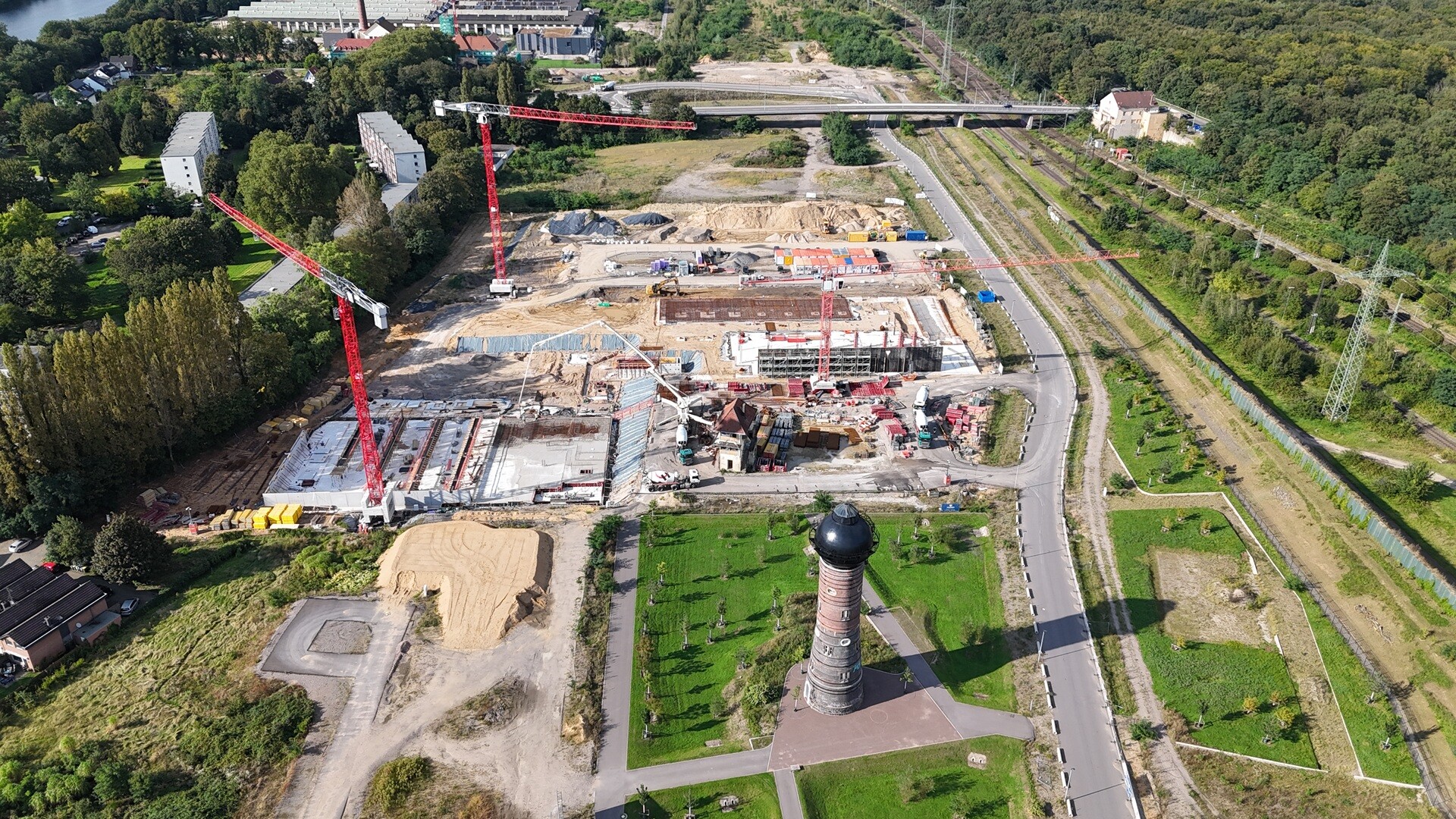 Die Luftaufnahme zeigt den aktuellen Stand auf der Fläche 6-Seen-Wedau. 